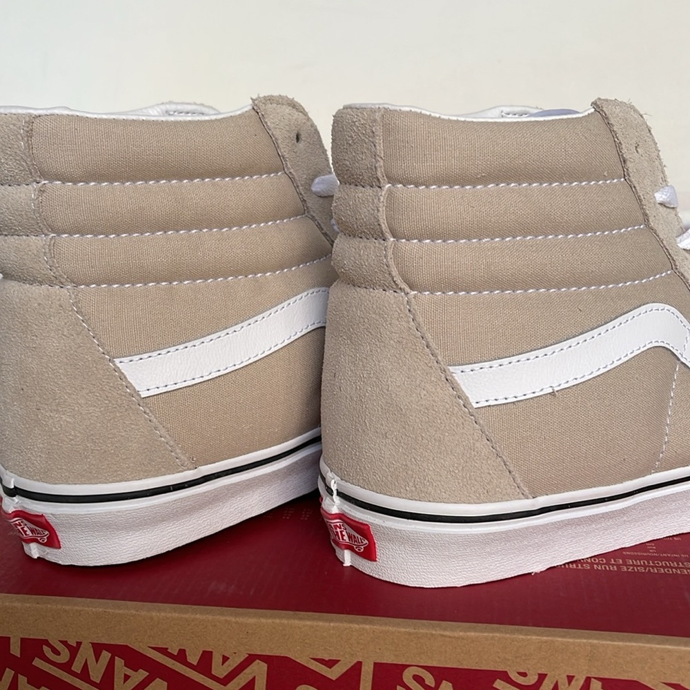 Vans Men’s Sk8-Hi
Color Theory French Oak
VN0005U9BLL
Sneakers - Picture 14 of 16